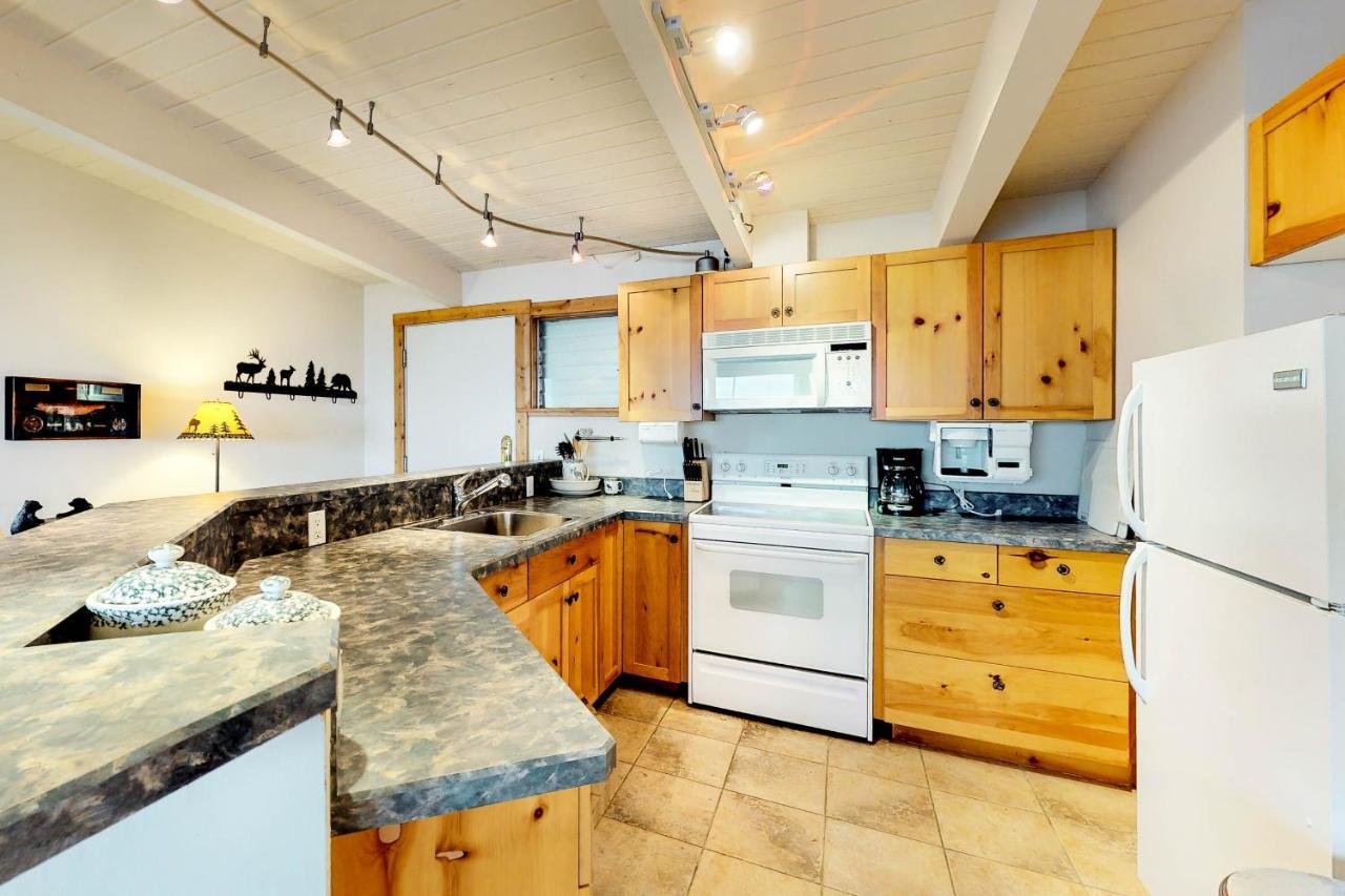 Many Springs Lakefront Condos Bigfork Pokoj fotografie